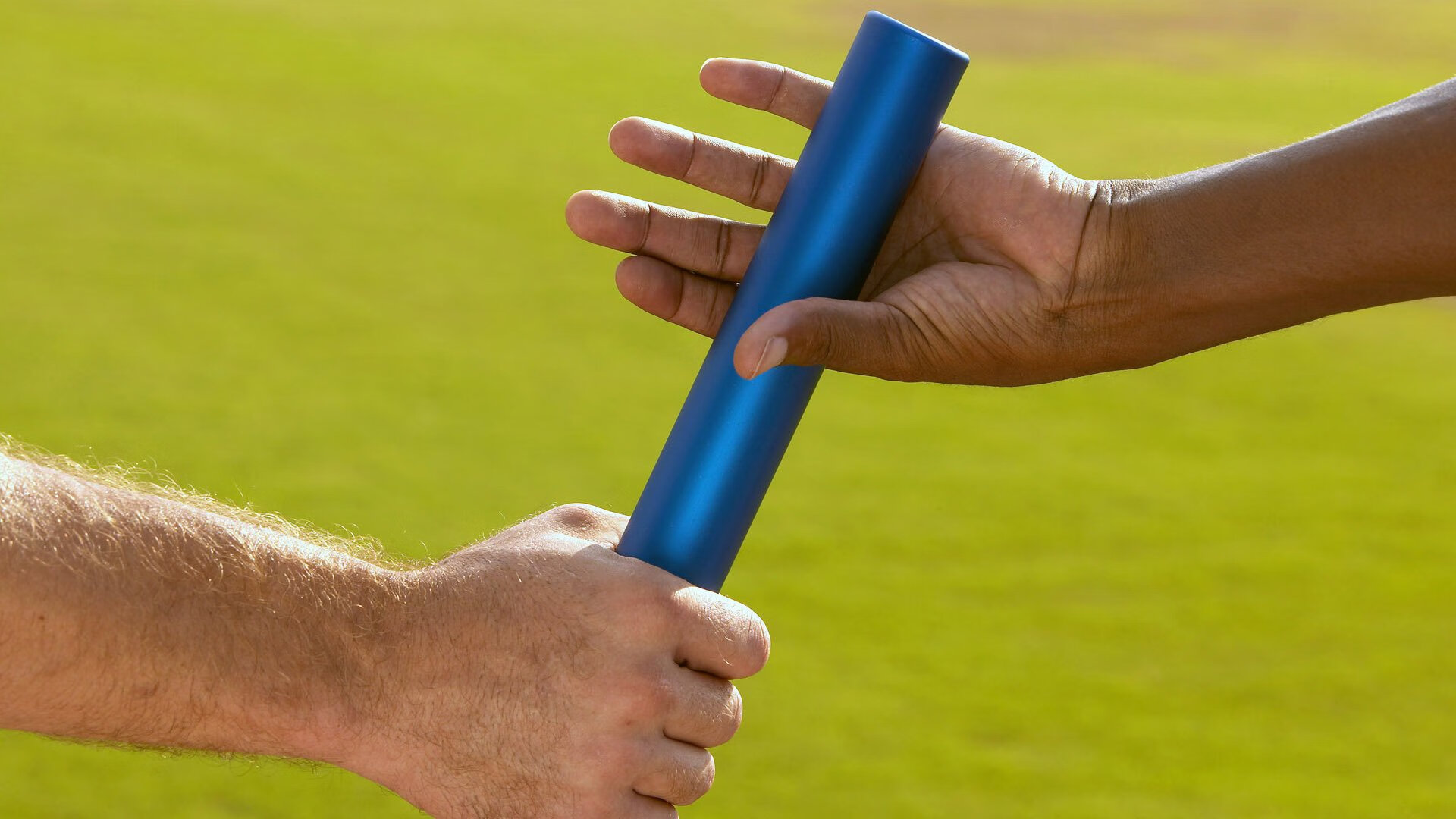 “运动酒馆”乒乓赛 居民喝康普茶与功能饮料助兴